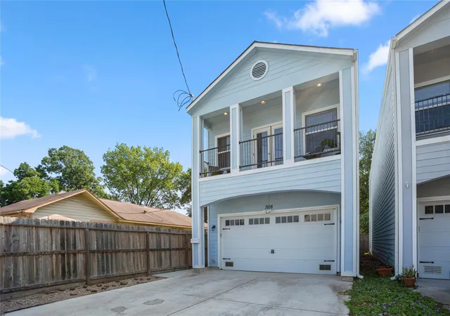Photo 3 of Single family home for sale at 3108 Rogers St, Houston, TX 77022 | MLS# 13822711 | Listing updated on 2026-08-08