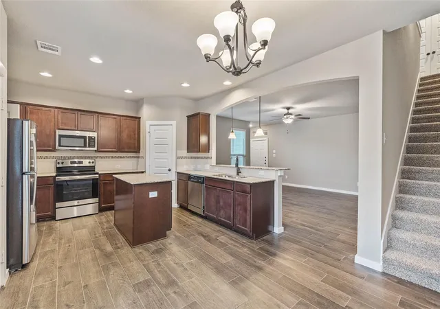 3rd image of 217 Oakcrest, Conroe, TX 77304 | MLS# 15049131