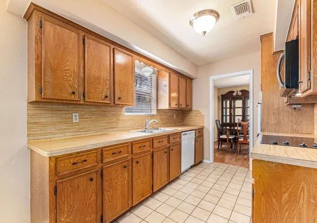 Photo 3 of Sale Pending at 19331 E Lakeshore Dr, Magnolia, TX 77355 | MLS# 29788585 | Listing updated on 2026-09-17