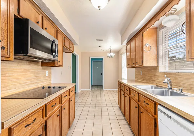 Photo 4 of Sale Pending at 19331 E Lakeshore Dr, Magnolia, TX 77355 | MLS# 29788585 | Listing updated on 2026-09-17
