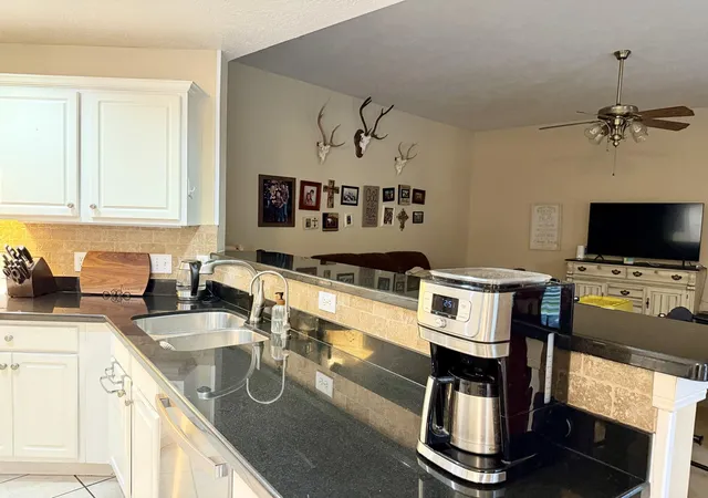 5th image of 3530 Dry Creek Dr, Pasadena, TX 77505 | MLS# 39736522
