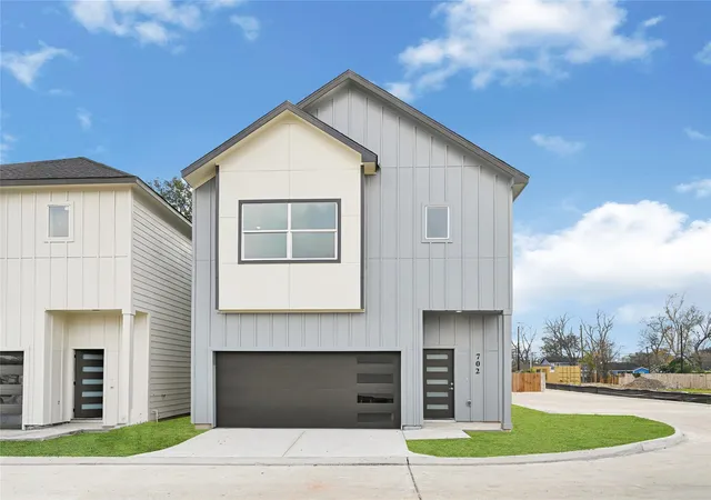 2nd image of 702 Savonna, Houston, TX 77076 | MLS# 89035399