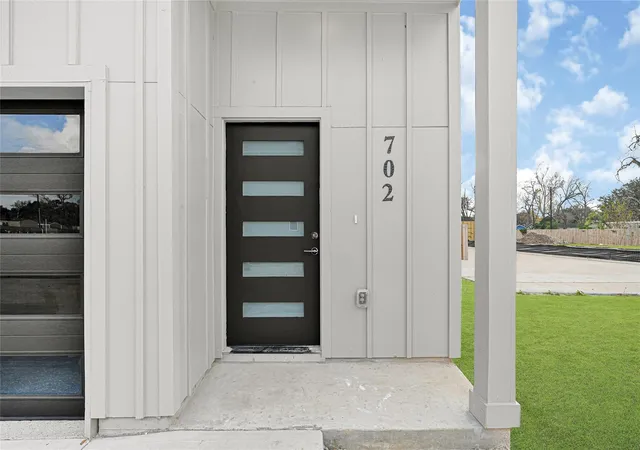 3rd image of 702 Savonna, Houston, TX 77076 | MLS# 89035399