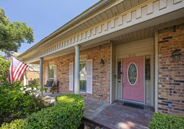Photo 3 of Single family home for sale at 818 Olney Oak Dr, Houston, TX 77079 | MLS# 19982594 | Listing updated on 2026-08-29