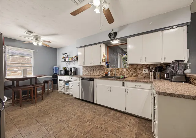 Photo 4 of Single family home for sale at 9771 Rambling Trl, Houston, TX 77089 | MLS# 74990415 | Listing updated on 2026-08-29