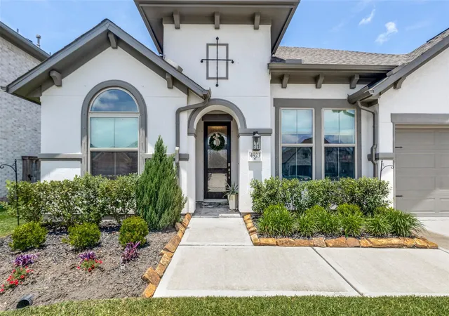 Photo 3 of Single family home for sale at 4923 Opal Sunset Court, League City, TX 77573 | MLS# 66534119 | Listing updated on 2026-09-05
