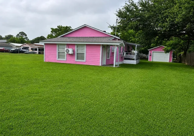 Homes for sale in Anahuac, TX | 203 Mcneir St, Anahuac, TX 77514 | MLS# 52351418