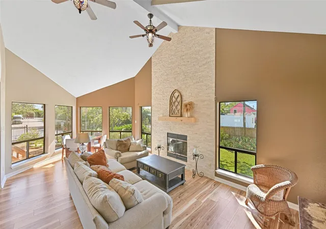 1st image of 114 24th St, Dickinson, TX 77539 | MLS# 80703970
