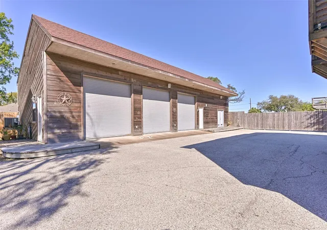 38th image of 114 24th St, Dickinson, TX 77539 | MLS# 80703970