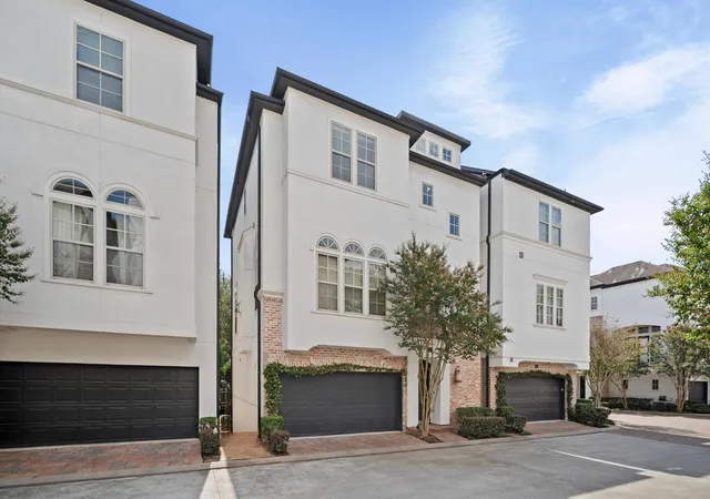 3rd image of 2710 Arabelle Grv, Houston, TX 77007 | MLS# 17600589