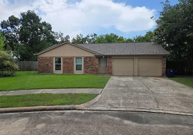 Homes for sale in League City, TX | 2775 Forest Point Dr, League City, TX 77573 | MLS# 8128577