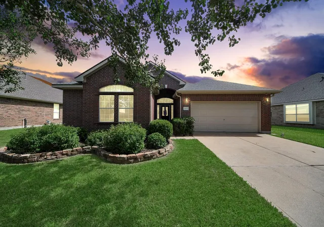 2nd image of 4802 Lakefront Terrace Ct, Pearland, TX 77584 | MLS# 79578655