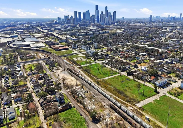Photo 3 of Land for sale at 2109 Semmes St, Houston, TX 77026 | MLS# 84504919 | Listing updated on 2026-09-17