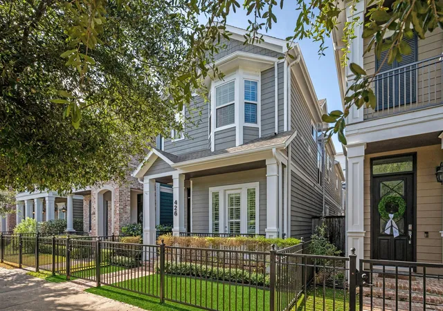 2nd image of 426 W 26th St, Houston, TX 77008 | MLS# 98065407