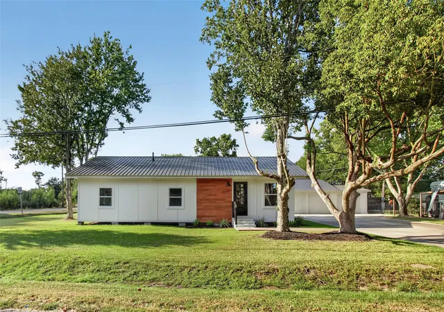 Photo 1 of Single family home for sale at 3577 9th St, Nederland, TX 77705 | MLS# 37881623 | Listing updated on 2026-08-25