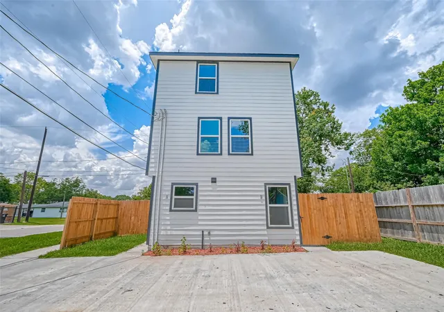 1st image of 8125 Eastover St #B, Houston, TX 77028 | MLS# 75610246