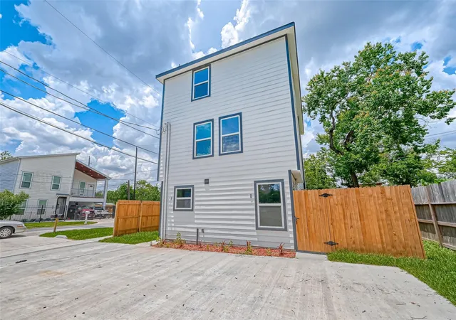 2nd image of 8125 Eastover St #B, Houston, TX 77028 | MLS# 75610246