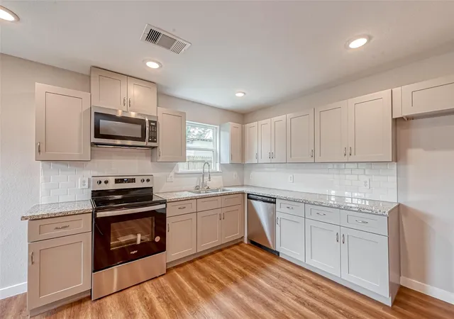 5th image of 8125 Eastover St, Houston, TX 77028