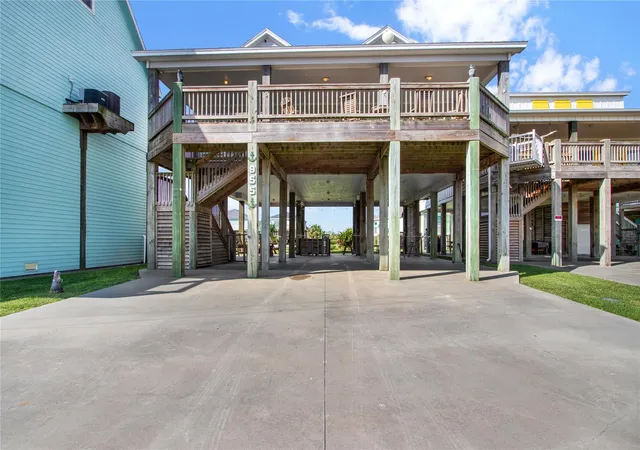 Homes for sale in Crystal Beach, TX | 955 Driftwood Dr, Crystal Beach, TX 77650 | MLS# 50629971