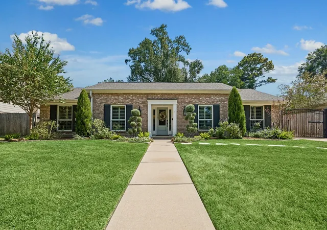 Photo 1 of Sale Pending at 1507 Ashford Hollow Ln, Houston, TX 77077 | MLS# 64803674 | Listing updated on 2026-09-09
