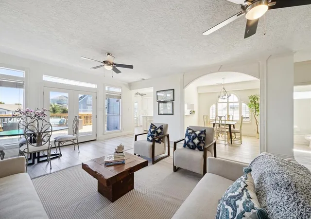 3rd image of 210 Easterly, Galveston, TX 77554 | MLS# 95168785