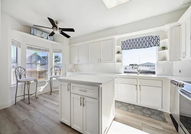 4th image of 210 Easterly, Galveston, TX 77554 | MLS# 95168785