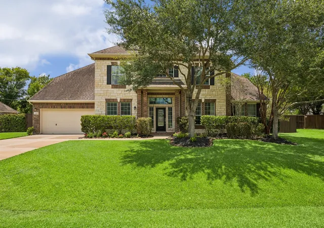 1st image of 2400 Lakeway Dr, Friendswood, TX 77546 | MLS# 53152338