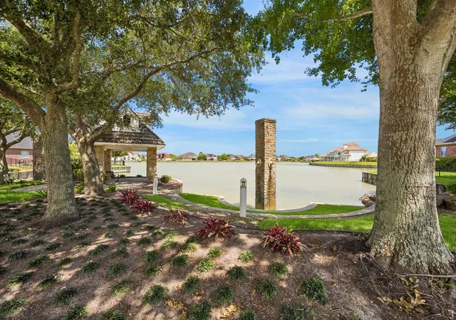 44th image of 2400 Lakeway Dr, Friendswood, TX 77546 | MLS# 53152338