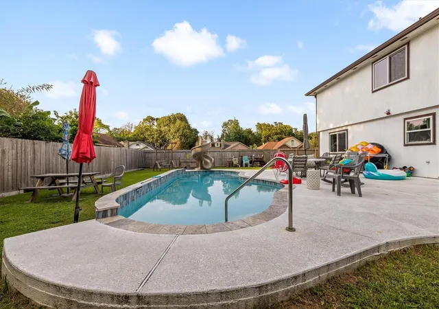 3rd image of 3700 Wood Sorrel Dr, Dickinson, TX 77539 | MLS# 48662269