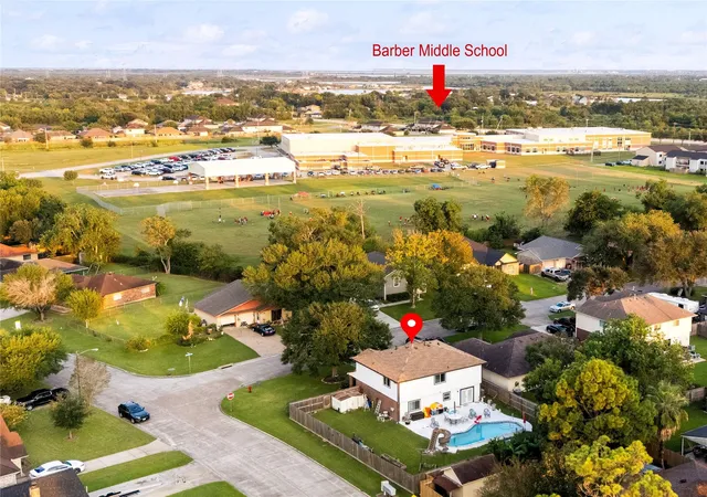 4th image of 3700 Wood Sorrel Dr, Dickinson, TX 77539 | MLS# 48662269