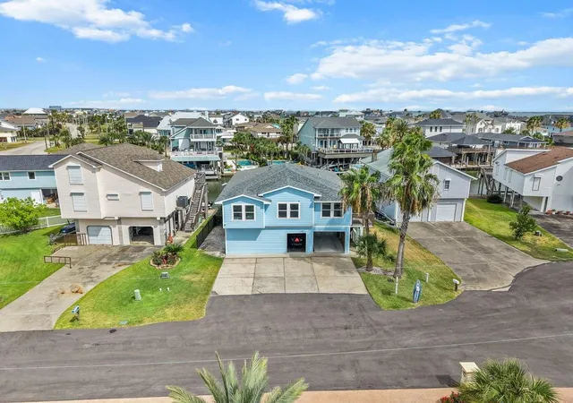 Photo 3 of Single family home for sale at 214 Sampan Dr, Tiki Island, TX 77554 | MLS# 98788398 | Listing updated on 2026-09-12