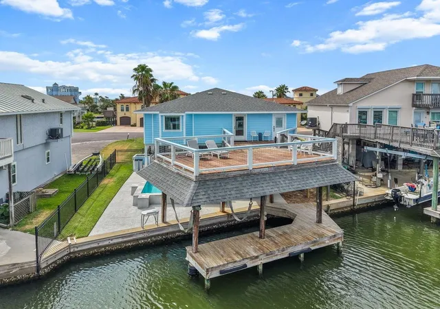 Photo 3 of Single family home for sale at 214 Sampan Dr, Tiki Island, TX 77554 | MLS# 98788398 | Listing updated on 2026-09-12