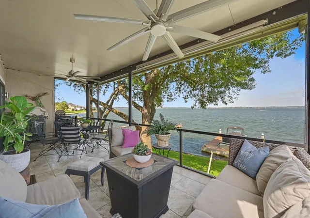 1st image of 1422 Bowsprit Pt, Willis, TX 77318 | MLS# 39900168