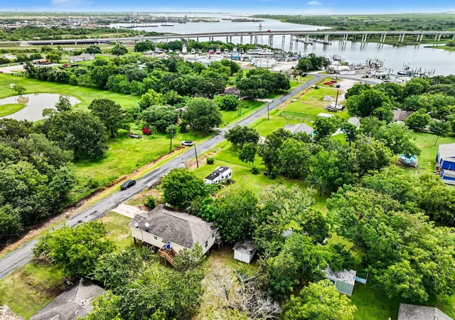 4th image of 5813 David St, Dickinson, TX 77539 | MLS# 92022117