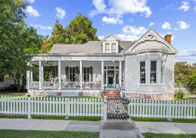1st image of 905 S Day St, Brenham, TX 77833 | MLS# 54878255