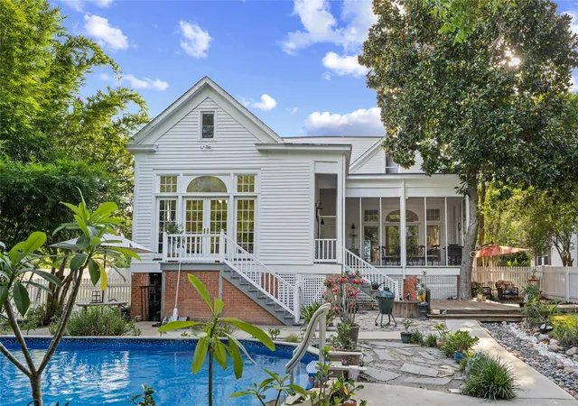 2nd image of 905 S Day St, Brenham, TX 77833 | MLS# 54878255