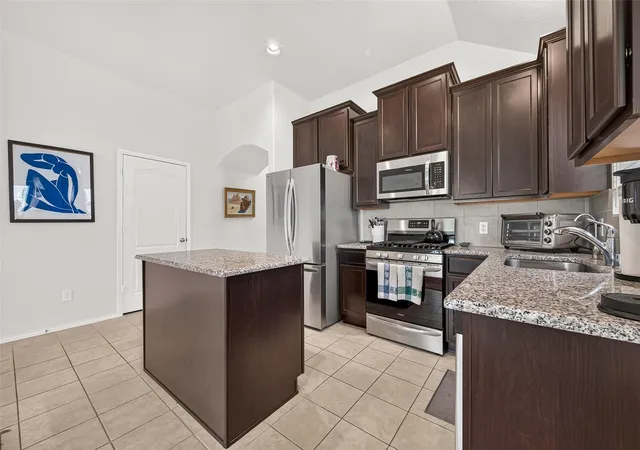 Photo 3 of Single family home for sale at 4521 Orono Summit Trl, Rosharon, TX 77583 | MLS# 10803769 | Listing updated on 2026-09-23