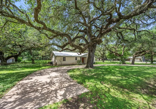 Photo 3 of Single family home for sale at 103 King Dr, Columbus, TX 78934 | MLS# 8971472 | Listing updated on 2026-08-06