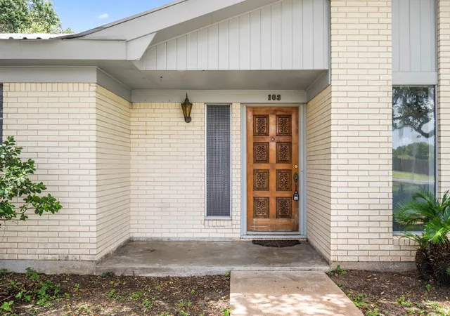 Photo 4 of Single family home for sale at 103 King Dr, Columbus, TX 78934 | MLS# 8971472 | Listing updated on 2026-08-06