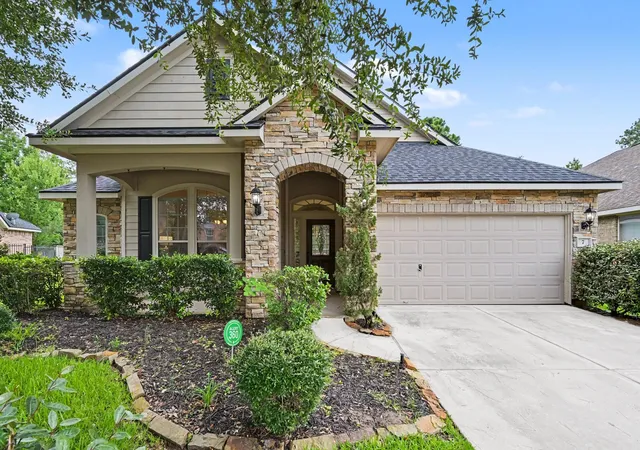 Photo 1 of Single family home for sale at 7 Fraiser Fir Pl, Spring, TX 77389 | MLS# 25635325 | Listing updated on 2026-09-05