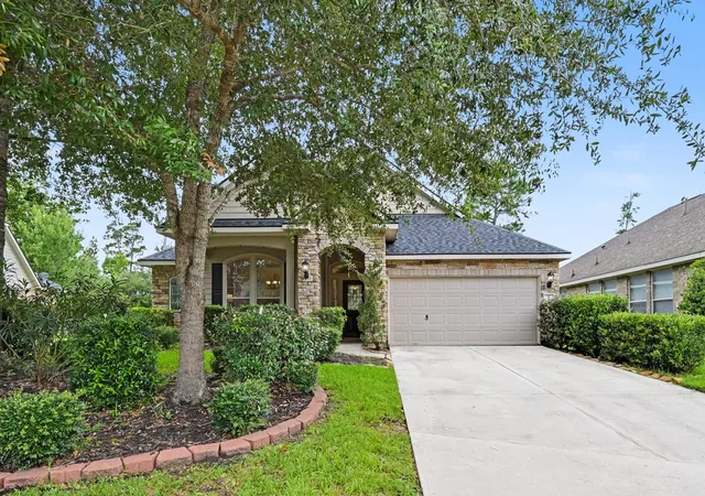 Photo 2 of Single family home for sale at 7 Fraiser Fir Pl, Spring, TX 77389 | MLS# 25635325 | Listing updated on 2026-09-05