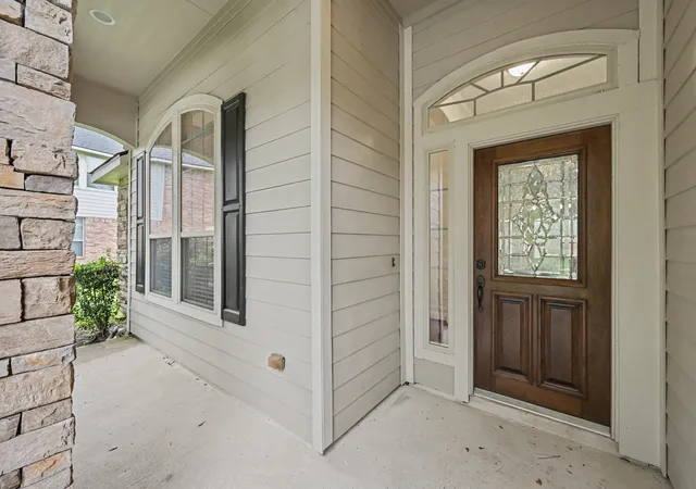 Photo 3 of Single family home for sale at 7 Fraiser Fir Pl, Spring, TX 77389 | MLS# 25635325 | Listing updated on 2026-09-05