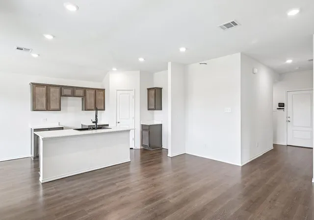 Photo 2 of Sale Pending at 1015 Serena Dr, Dallas, TX 75253 | MLS# 31508578 | Listing updated on 2026-09-20