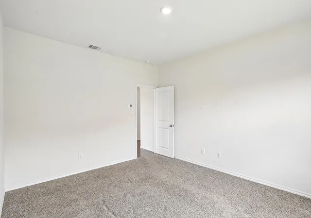 Photo 3 of Sale Pending at 1015 Serena Dr, Dallas, TX 75253 | MLS# 31508578 | Listing updated on 2026-09-20