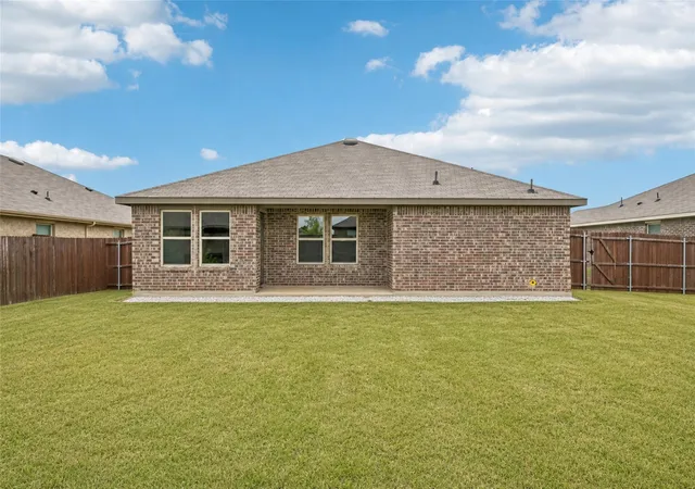 Photo 4 of Sale Pending at 1015 Serena Dr, Dallas, TX 75253 | MLS# 31508578 | Listing updated on 2026-09-20
