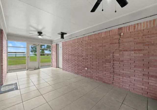 39th image of 430 S Burnett Dr, Baytown, TX 77520 | MLS# 51516982