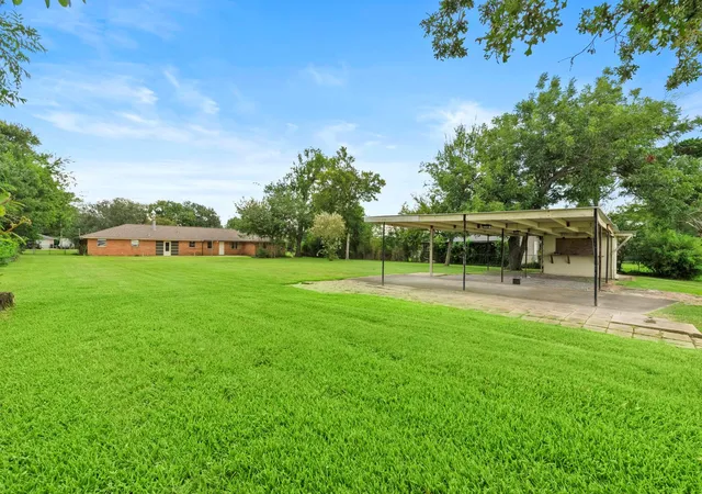 3rd image of 430 S Burnett Dr, Baytown, TX 77520 | MLS# 51516982