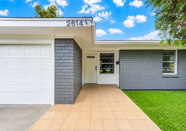 Single family home for sale at 2614 7Th Ave N, Texas City, TX 77590 | MLS# 14037581