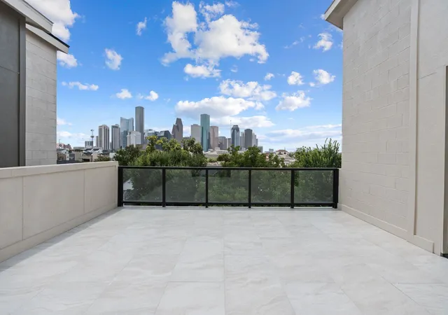 2nd image of 1222 Winter St, Houston, TX 77007 | MLS# 66641917