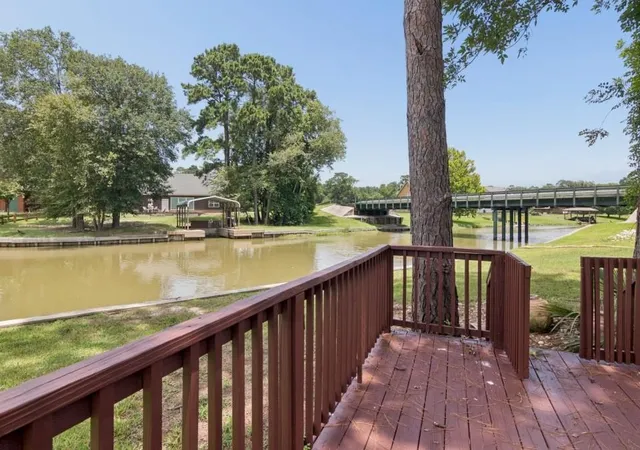 Photo 3 of Sale Pending at 28 Hunters Creek Dr, Huntsville, TX 77340 | MLS# 23335810 | Listing updated on 2026-09-13